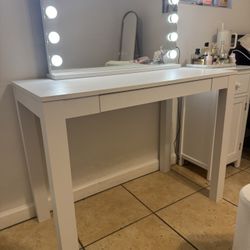 White Desk with Drawer – Great Condition