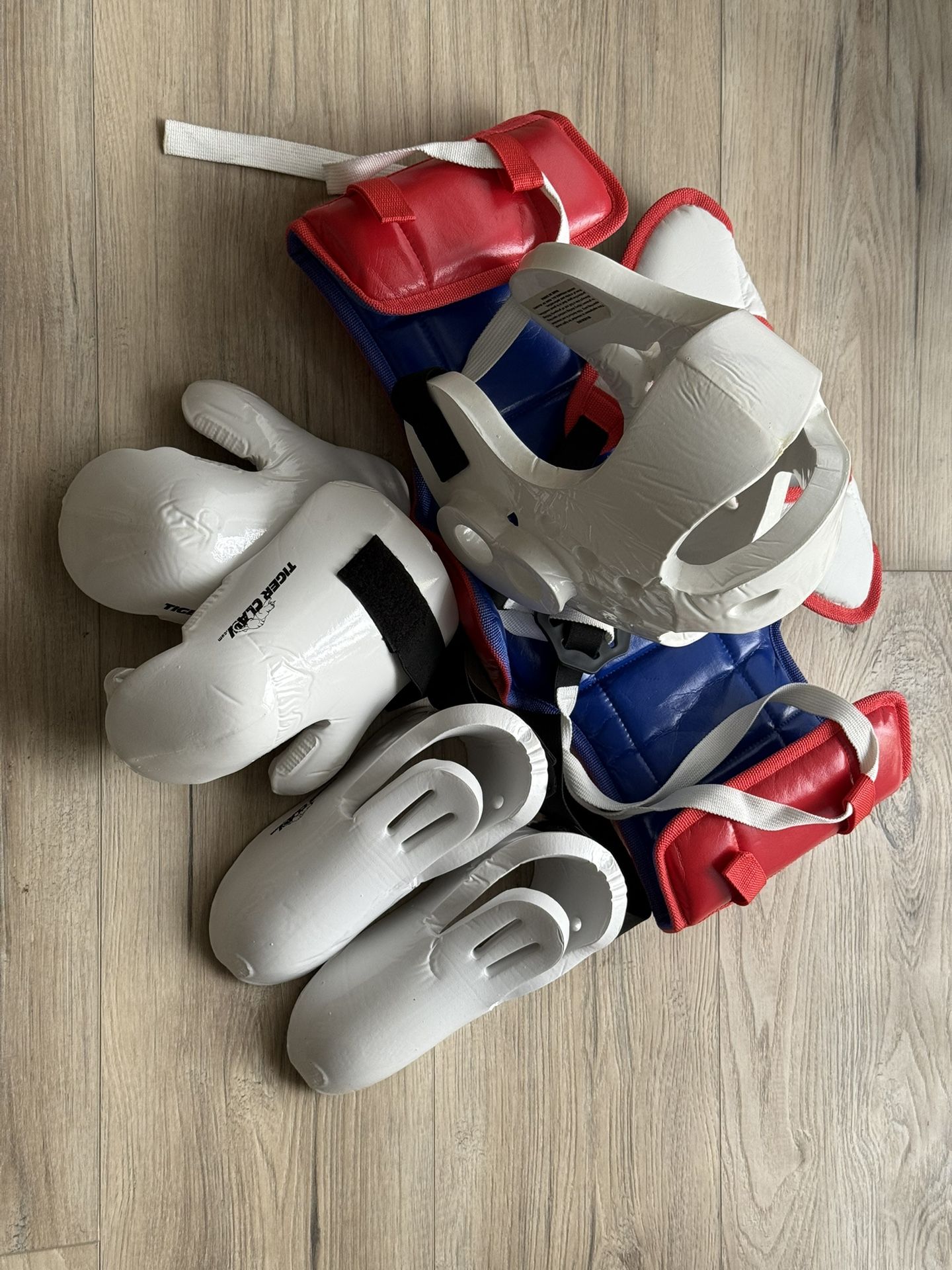 Taekwondo Children Sparring Gear full set with backpack