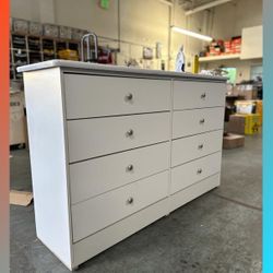 Dresser/ Eight drawers dresser