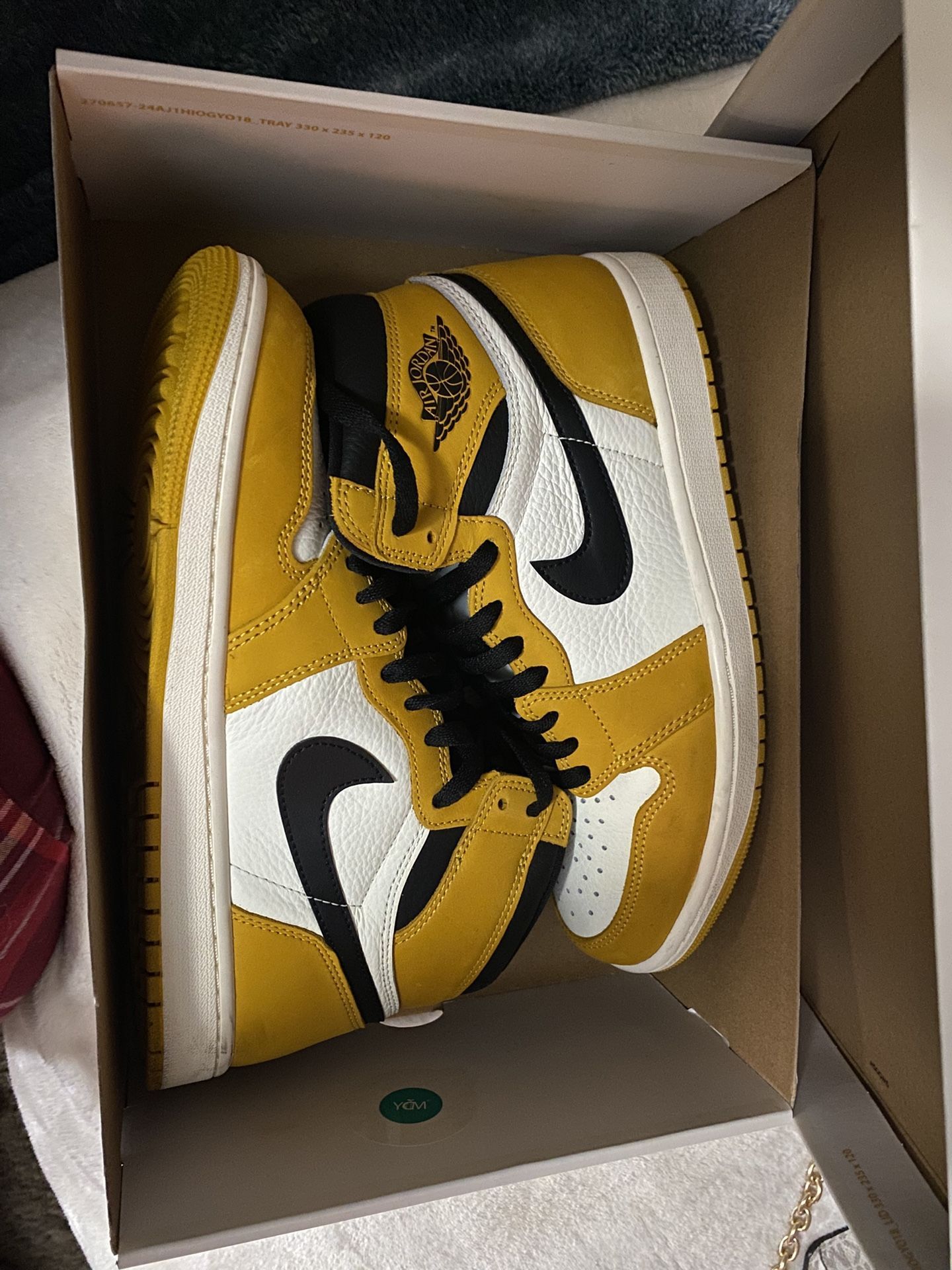 Air Jordan 1 Retro  High OG (DZ5485 701)   Yellow Ochre/Black