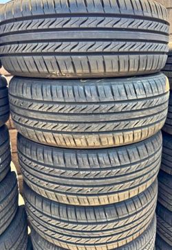 205 60 16 Sentury tires Con 80% de Vida Las 4