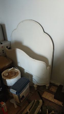 Antique twin size bed