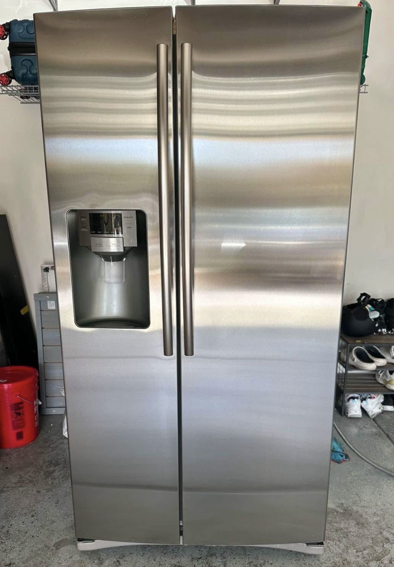 Refrigerator 