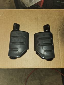 Kuryakyn 7562 ISO Black Trident Peg
