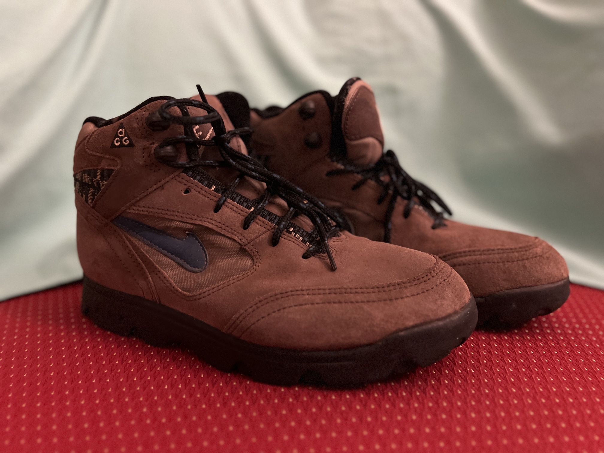 Nike ACG Women's Hiking Boots Size 10 for Sale in Woodway, WA - OfferUp
