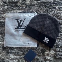 Black L V Beanie