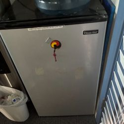 Magic Chef Mini Fridge 3.5 Cu Ft