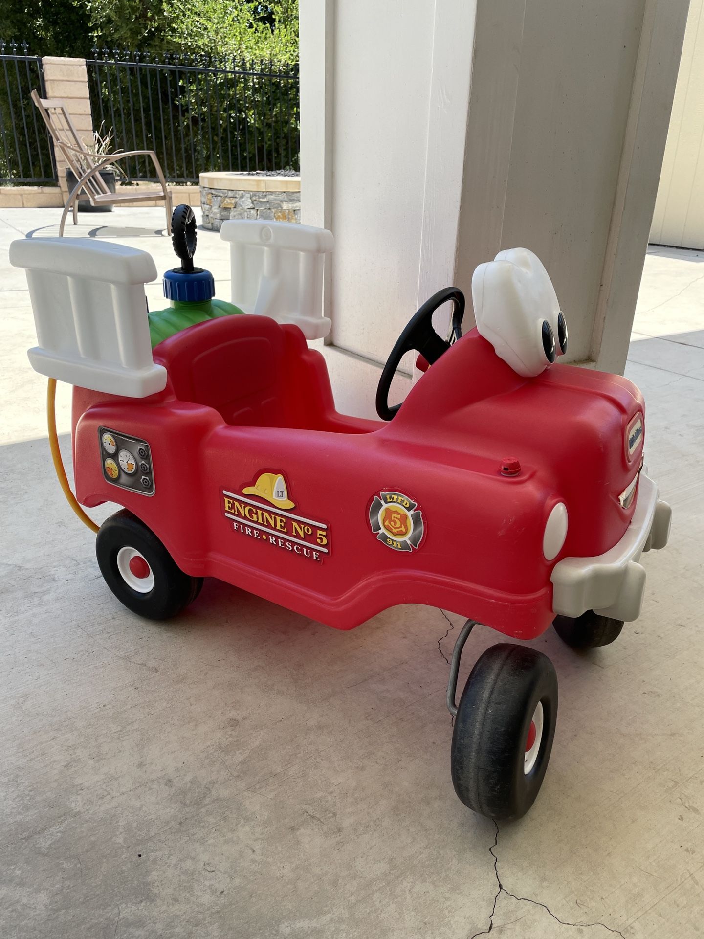 Little Tikes Rescue Fire Truck