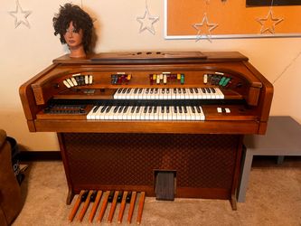 Lowrey Organ  W/ Leslie Tremolo+ Wah Wah Pedal