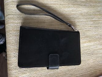 It’s for an IPhone 6 Plus it’s brand new I bought for my hubby but he didn’t like it he said it was to big for him..