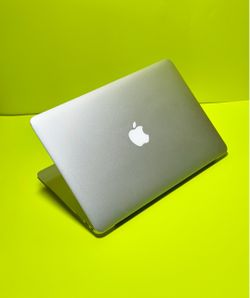 Apple MacBook Air 13” i5/8GB/256GB SSD $180