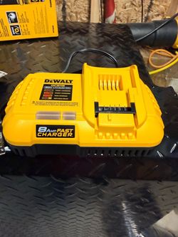 DEWALT DCB118 20V 8 Amp Fast Charger