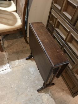 Drop leaf table
