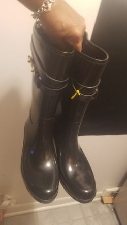 in mint condition 8.5 /9 coach boots rubber if up i hve thm