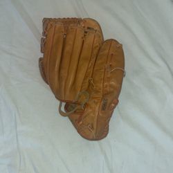 Spalding Baseball Glove 42-5426 Lefty Lou Piniella Advisory Staff 10.5"