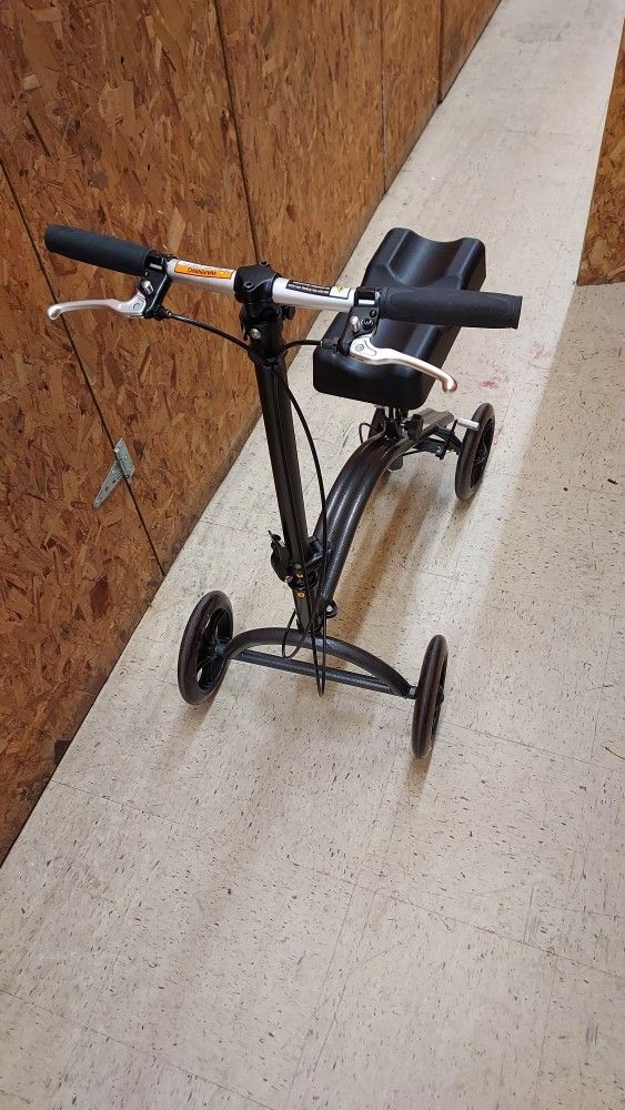 Drive Medical Sterrable Knee Walker 790-Dual Pad Rover Cast Scooter Therapy