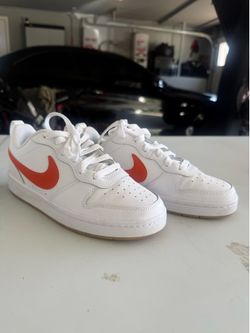 Girls Nike shoes size 3.5 NEW!