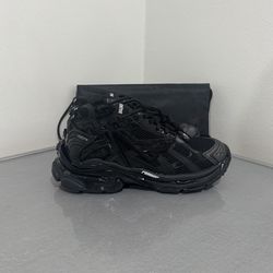 Balenciaga runner