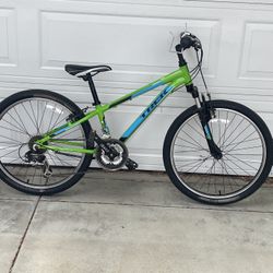 24” Aluminum Frame Specialized MT220 Mountain Bike