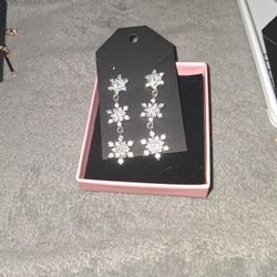 Dangling Snowflake Earrings