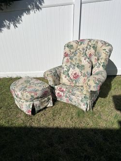 Vintage 90s Broyhill Floral-upholstered Armchair