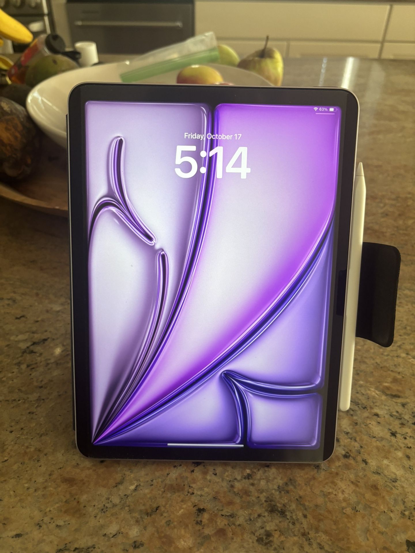 iPad Air (M2) Purple 128 gb With Case And Apple Pencil Pro