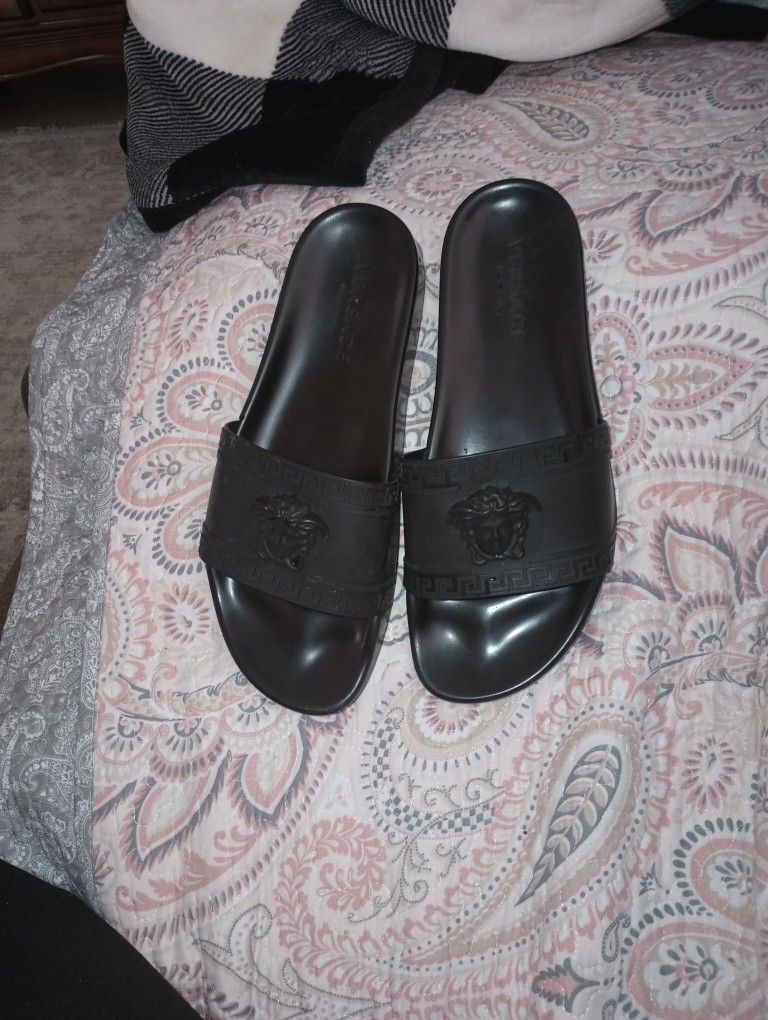 VERSACE POOL SLIP-ON'S *BLACK*