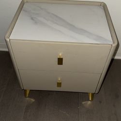  Nightstand 