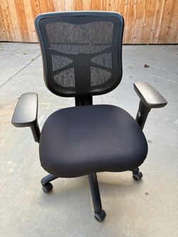 New rolling office chair