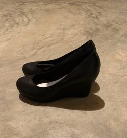 Women’s Size 9 1/2 Black Circle Toed Wedges