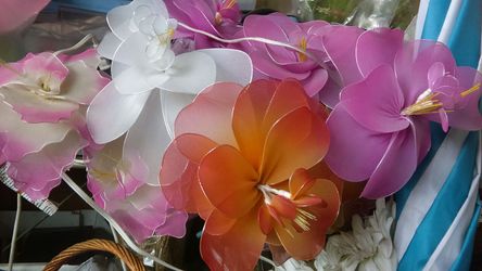 Artificial flowers,bracelets,confetti...