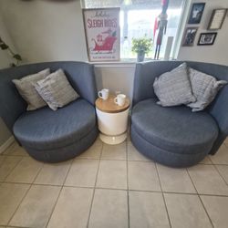 Oversized Lounge Chairs+End Table