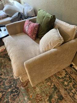 Deep Cushion Chair 