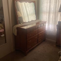 Dresser With Mirror 
