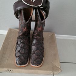 Size 9 genuine pirarucu square toe boots