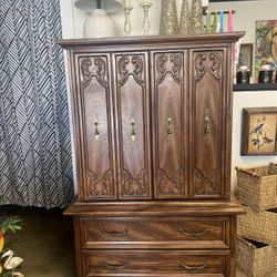 📌 Vintage Carved Wood Armoire / Dresser Combo - Excellent Condition