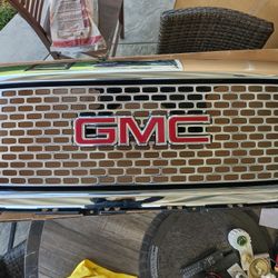 Front Grille On 2014 GMC 1500