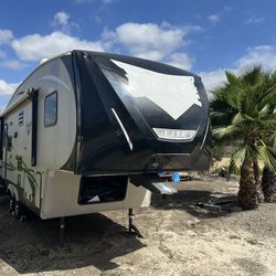 5th Wheel 2017 Forest River Saber Light 28ft