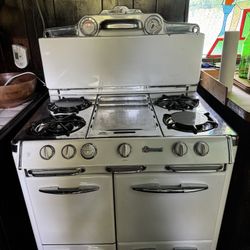 O’Keefe & Merritt Stove 1950s Oven And Storage