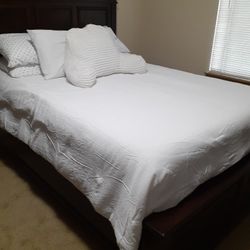 Queen Size 2 Piece Bedroom Set