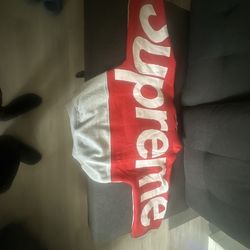 Supreme sweaters 200 each  medium an o le large