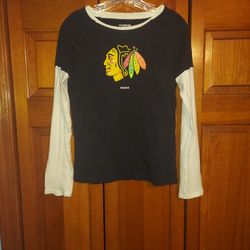 WOMENS SMALL CHICAGO BLACKHAWKS REEBOK SHIRT 