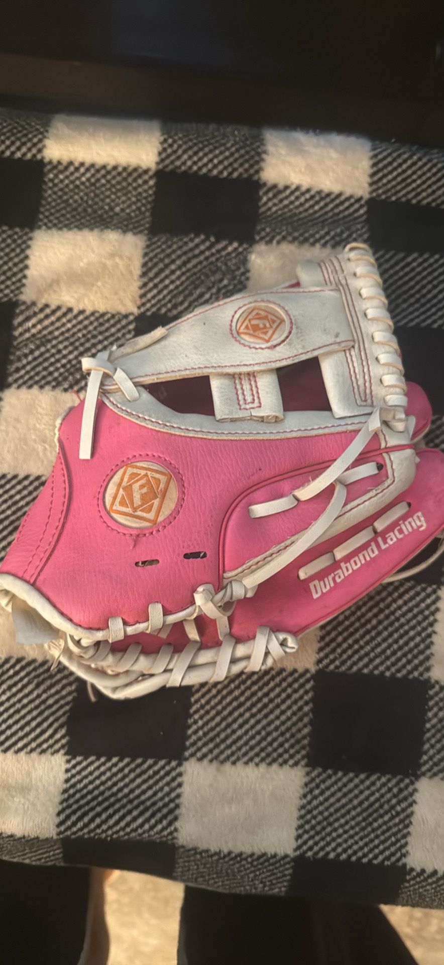 Youth Girls Softball Glove 9 1/2” 
