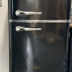 Frigidaire Retro Refrigerator $250