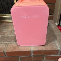 Facial Mini Fridge