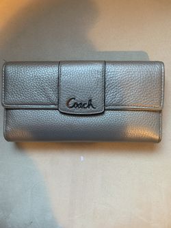 Brand new Woman’s Coach Wallet AUTHENTIC 100% real COLOR: Silver