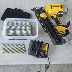 20V MAX* 21° Plastic Collated Cordless Framing Nailer with 5.0ah battery and charger. With a New box 3 1/4 Nails!!