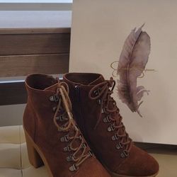 JESSICA SIMPSON .....size 81/2 NUT -SPLIT SUEDE