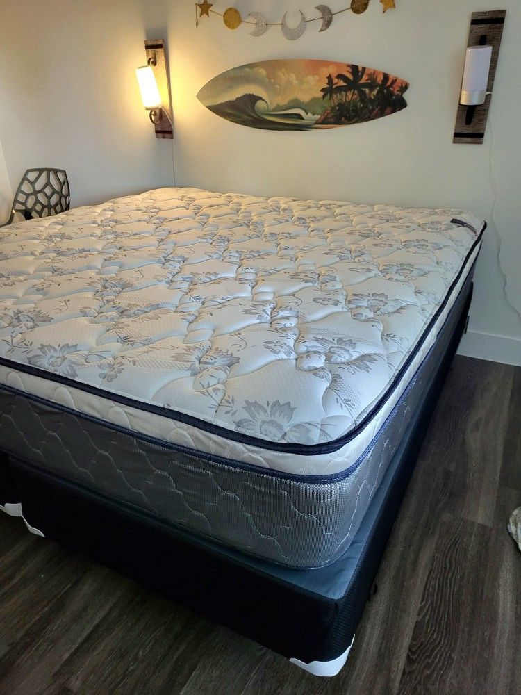 NEW QUEEN PILLOW TOP MATTRESS With BOX SPRING👌