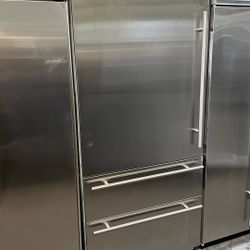 Viking 36”Wide Built In Bottom Freezer 7Series Refrigerator 